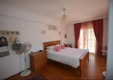 Becca Geo فيلة *